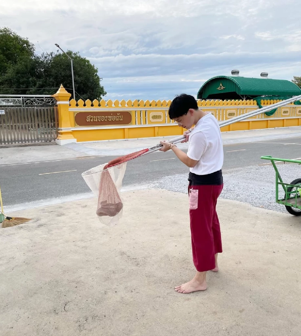  แฟนๆ บ่นคิดถึงคอนเสิร์ต “บี้ สุกฤษฎิ์” ล่าสุดถูกพบช่วยงานวัด