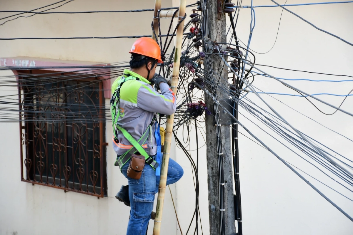 "AIS 3BB FIBRE 3" ผนึก CIB ลุยแม่สาย กวาดล้างมิจฉาชีพ ลอบเชื่อมต่ออุปกรณ์เถื่อนข้ามแดน