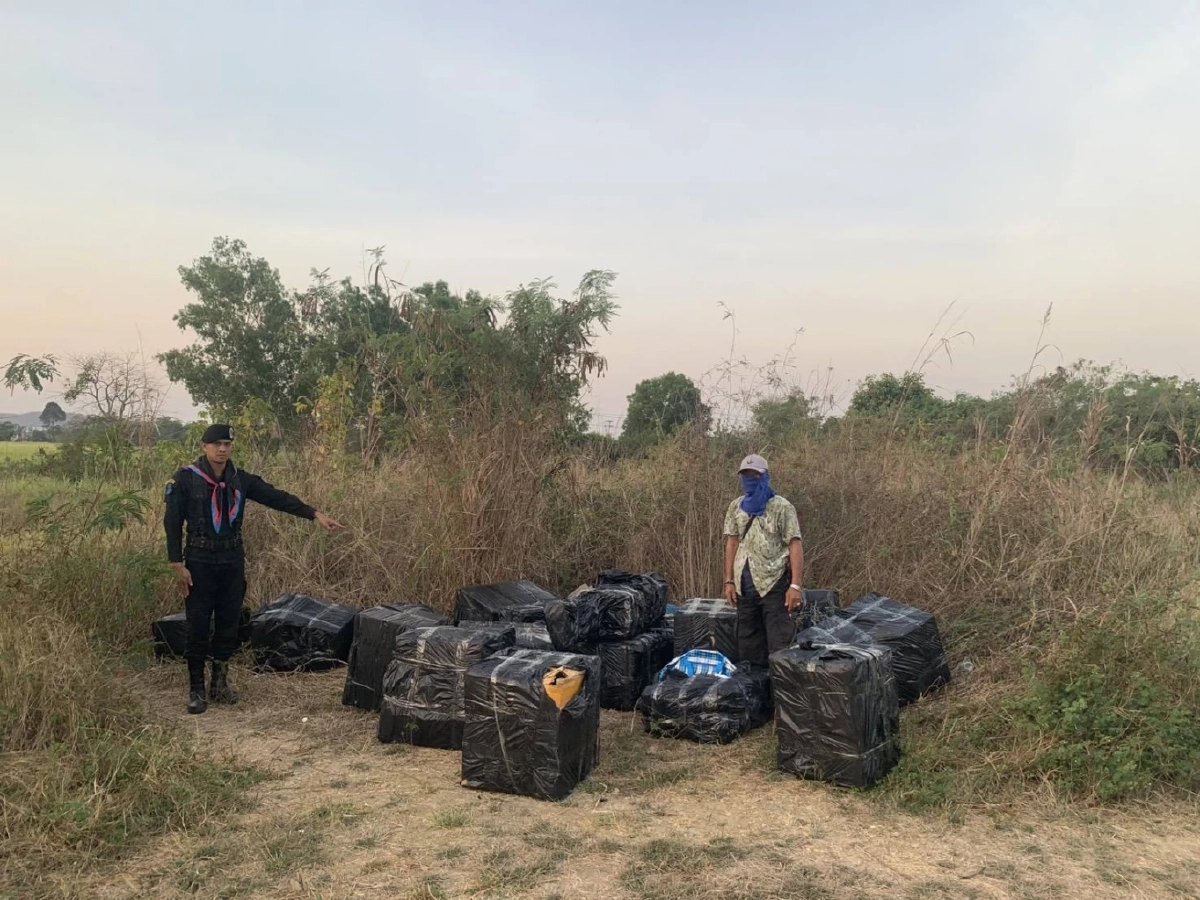 สกัดแก๊งคอลเซ็นเตอร์! ทิ้งของกลางคาชายแดนสระแก้ว พบหมวก CIB ปลอม