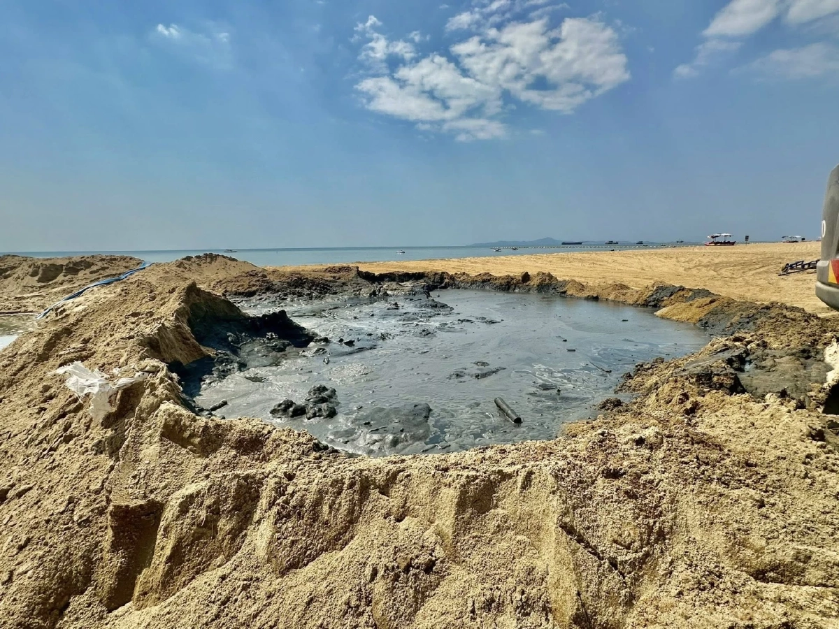 กรมทะเลเร่งสอบกรณีปล่อยน้ำทิ้งสีดำลงทะเลหาดจอมเทียน