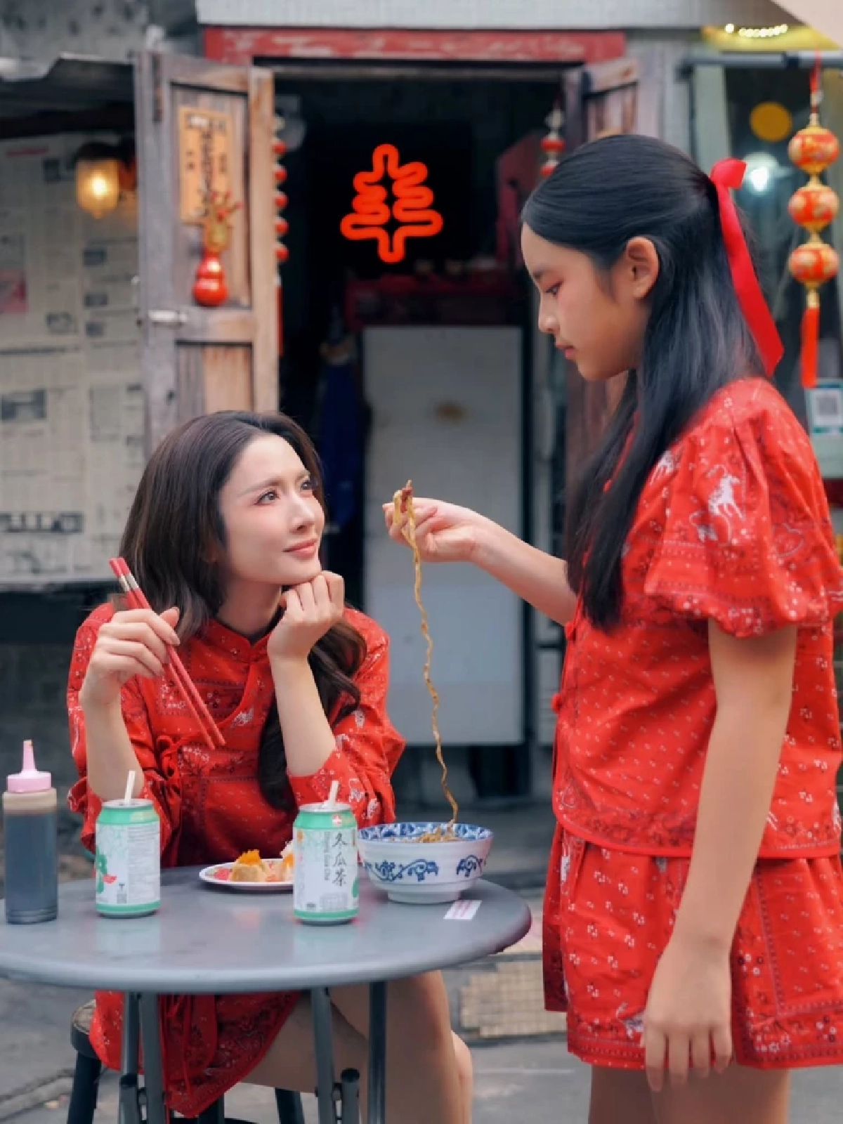 สวยแพ็กคู่รับตรุษจีน “แอฟ–น้องปีใหม่” เฟรมนี้ละมุนจนแฟนๆ ใจฟู