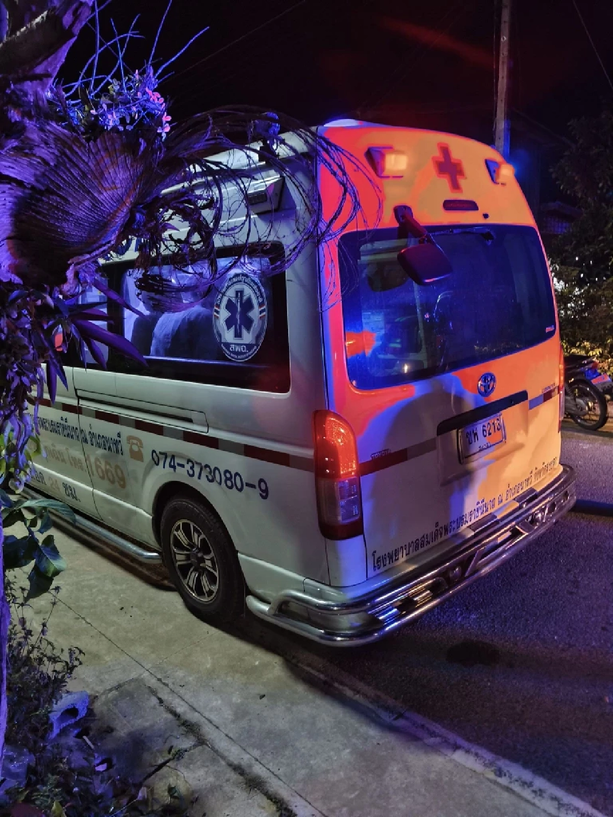 สาวสุดกลั้น คลอดลูกเองกลางบ้าน ชาวเน็ตไม่พลาดแห่ซูมเก็บ