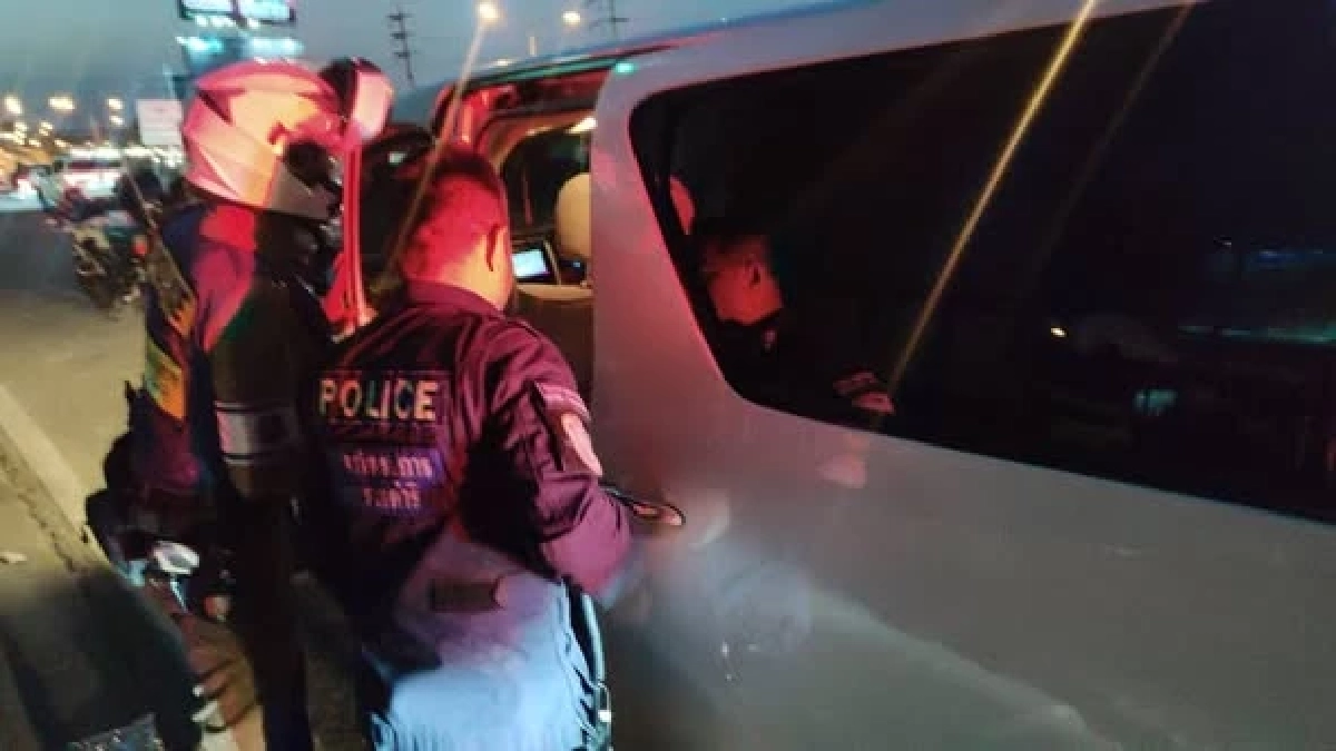 สาวคลอดลูกบนรถ หลังสุดกลั้น เจ็บครรภ์บนมอเตอร์เวย์ ระหว่างไป รพ.