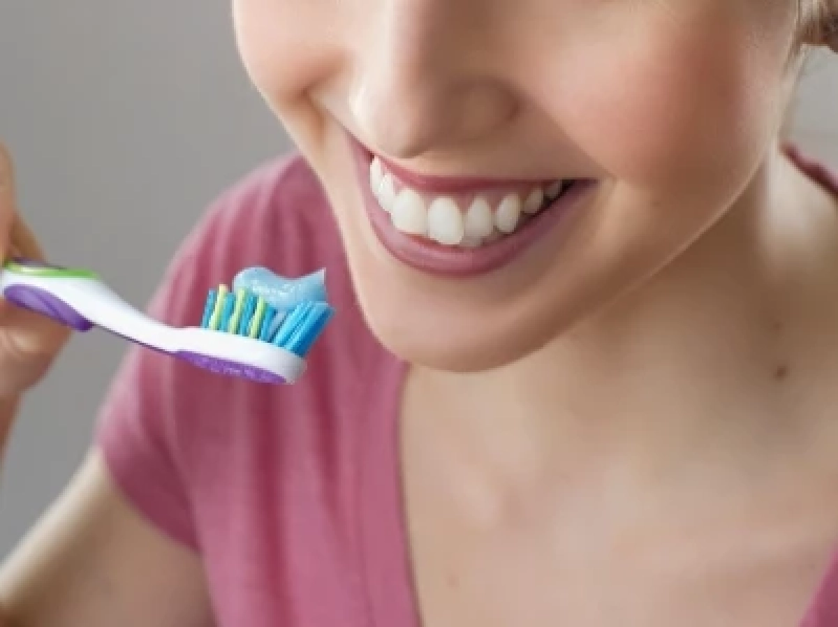 หญิงแปรงฟันด้วยน้ำเกลือวันละ 2 ครั้ง นาน 1 ปี เจอผลลัพธ์คาดไม่ถึง