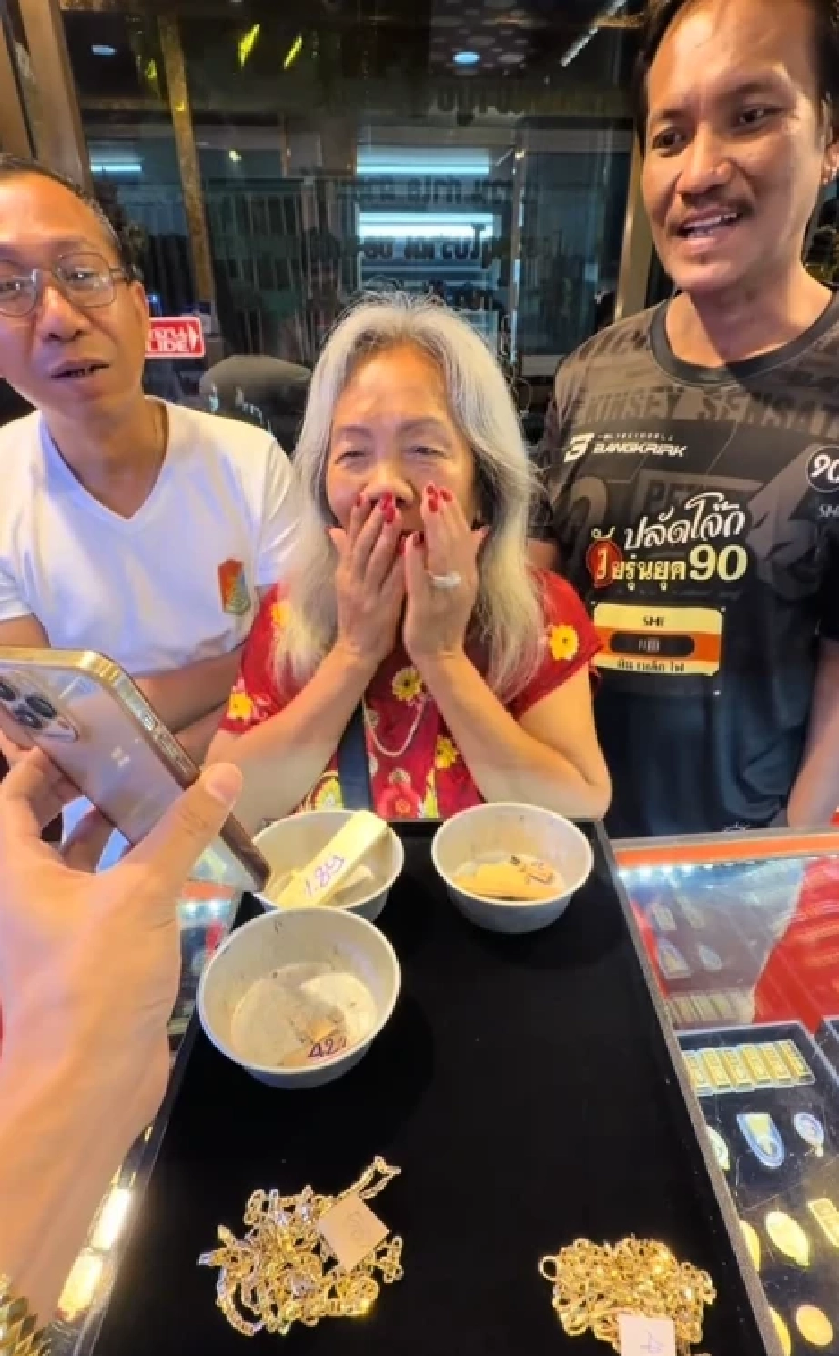 อ้าปากค้าง คุณยายขนทอง สมบัติเก่า 50 ปีขาย สุดท้ายได้เงินเกินคาด