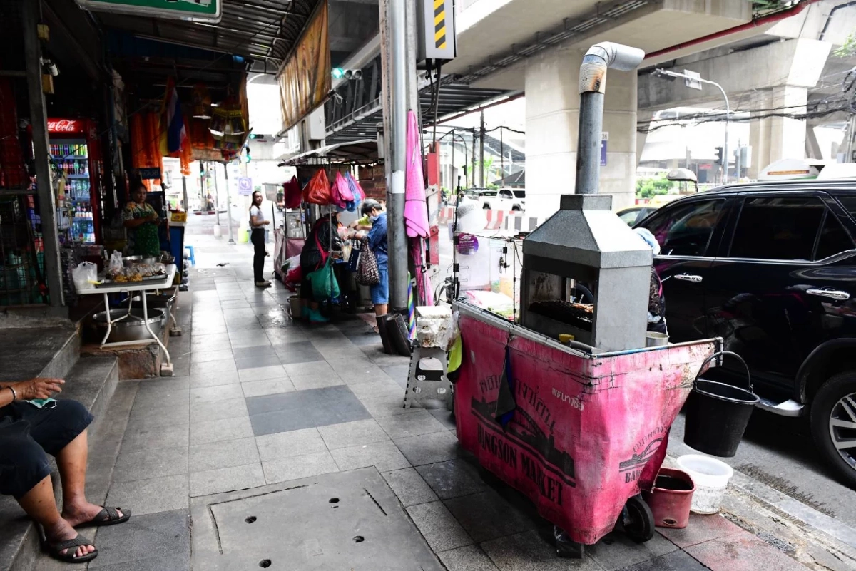 กทม. สั่งจัดระเบียบ 6 จุดค้าขายบางซื่อ แก้กีดขวางทางเท้า