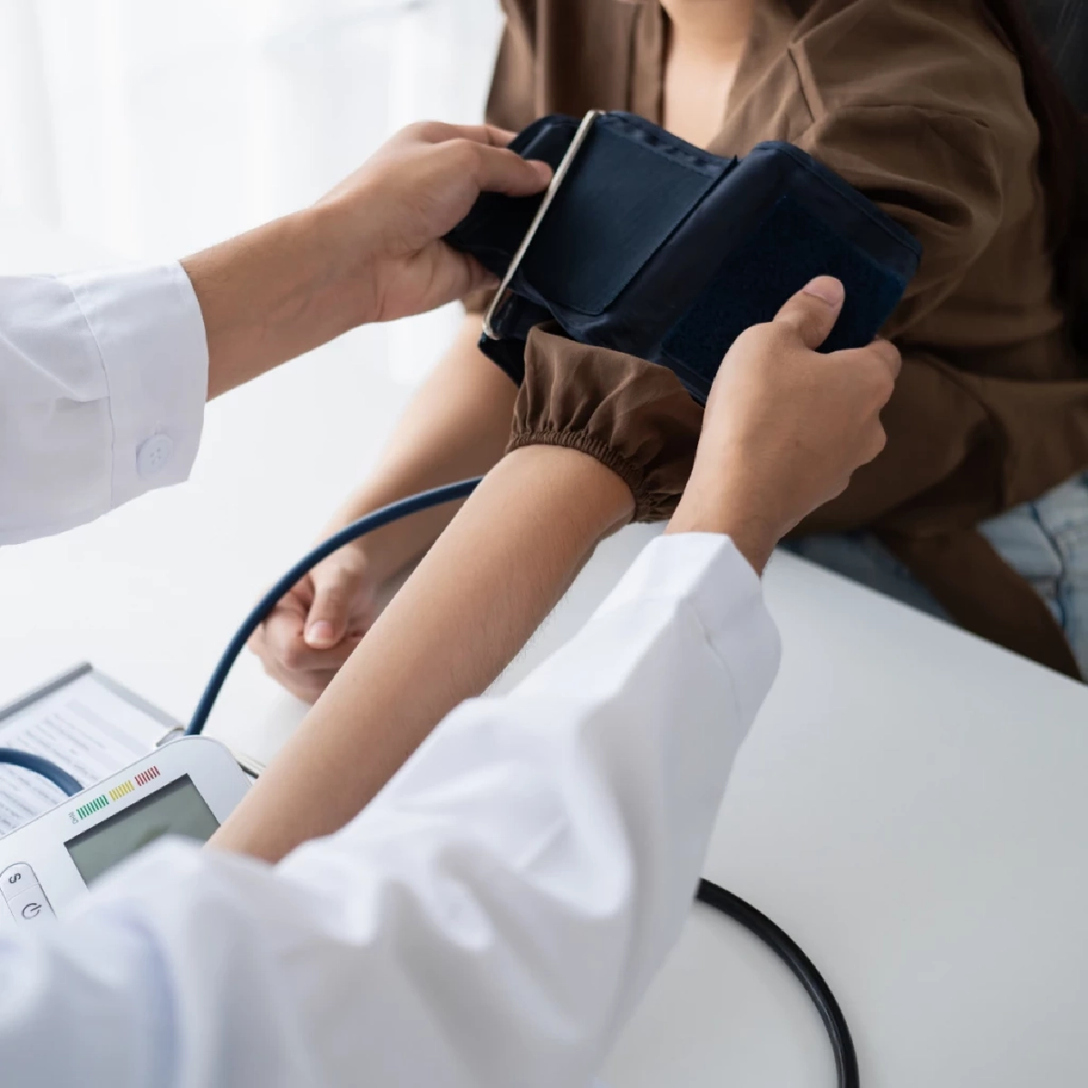 ไขข้อสงสัยก่อนตรวจสุขภาพประจำปี ดื่มน้ำเปล่าได้หรือไม่ และข้อควรระวังที่ต้องรู้