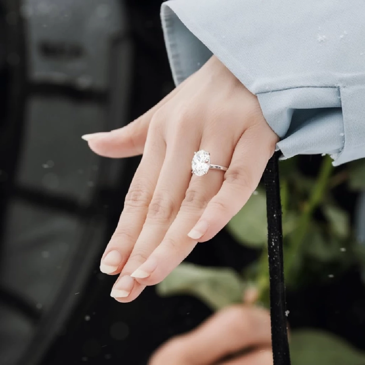 นักร้องสาว แป้งโกะ ถูกแฟนหนุ่มขอแต่งงาน โชว์แหวนเพชรเม็ดใหญ่