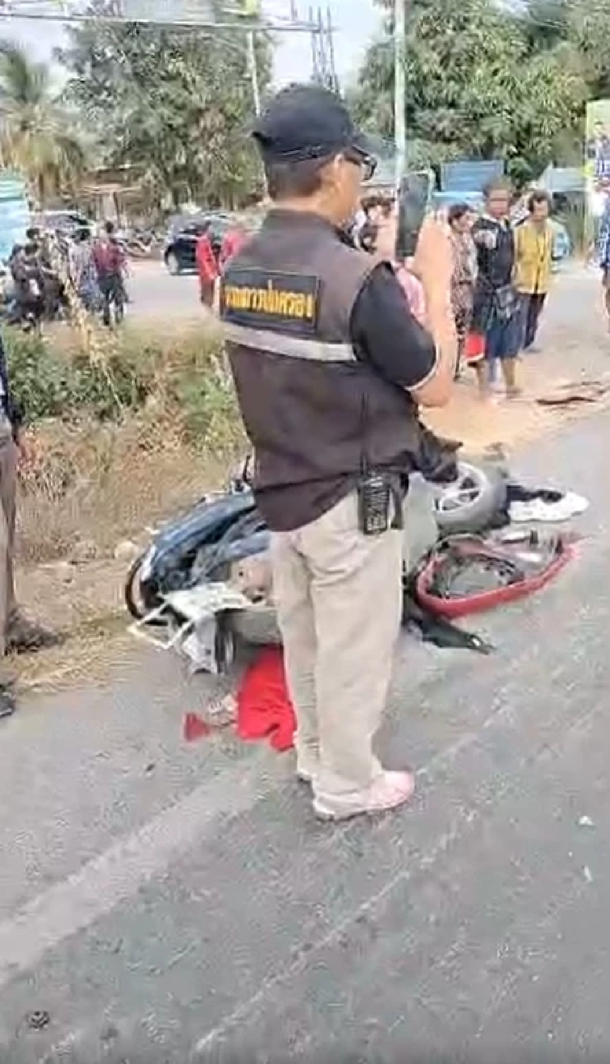 ใจหาย รู้แล้วผู้เสียชีวิตเหตุ รถตู้หมอลำดัง พุ่งชนมอเตอร์ไซค์