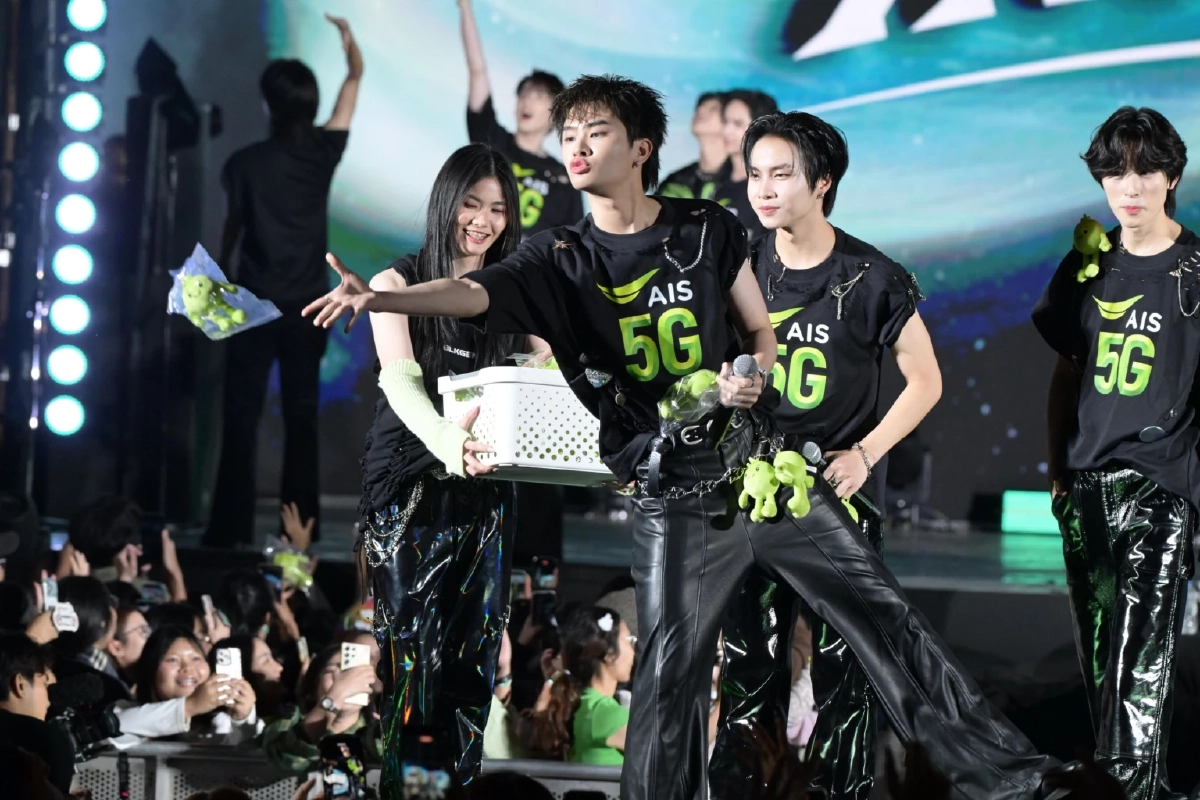 "BUS because of you i shine" แท็กทีม "GELBOYS" รวมตัวสะเทือนเวที เสิร์ฟความฟิน ให้ลูกค้า AIS