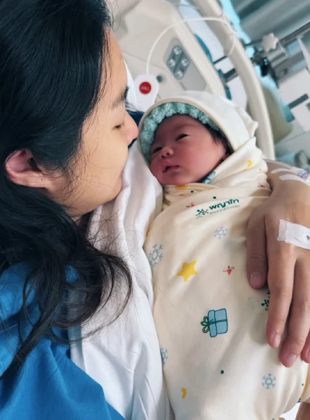 ยินดีด้วย "มด ณปภัช" คลอดลูกสาวคนแรกตั้งชื่อน่ารักมาก