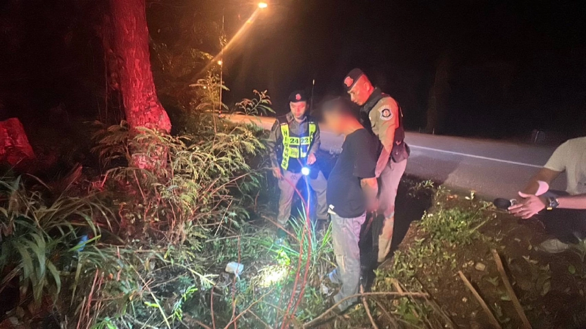 ซิ่งแหกด่านกว่า 10 กม. โยนยาบ้าทิ้งริมทางก่อนจนมุม ยึด 3,834 เม็ด