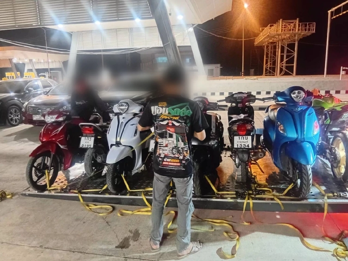 รถใครเช็กด่วน ทางหลวง M6 สกัดกระบะขน 8 จยย. ซุกตู้ทึบมุ่งหน้าอุบลฯ