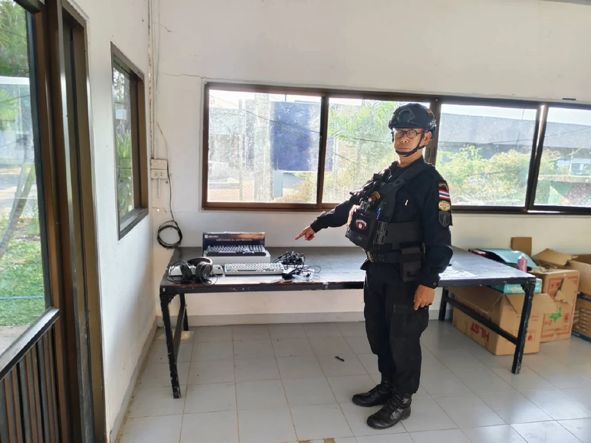 สกัดแก๊งคอลเซ็นเตอร์! ทิ้งของกลางคาชายแดนสระแก้ว พบหมวก CIB ปลอม