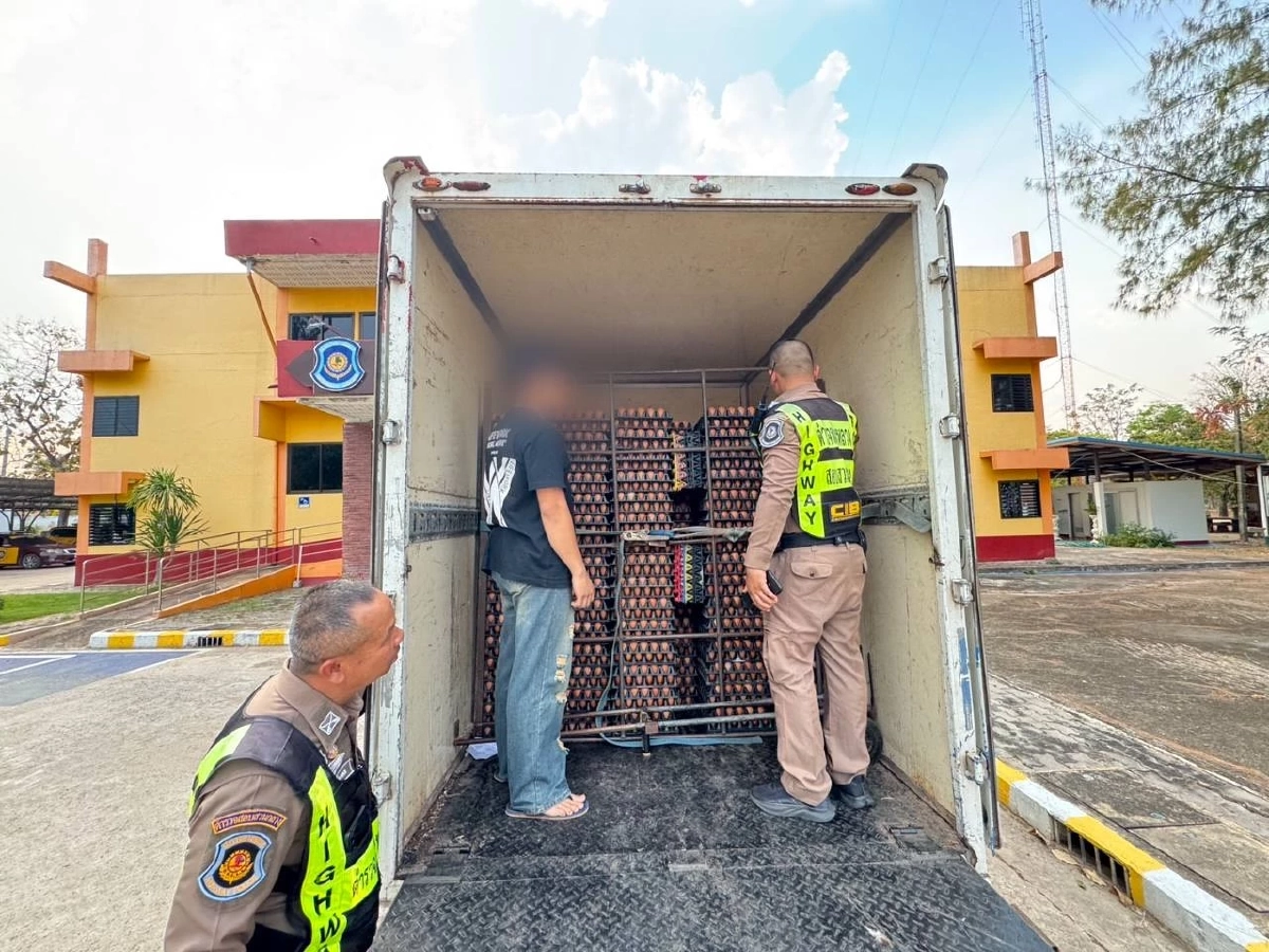 ทางหลวงอำนาจเจริญสกัดจับ! รถตู้ทึบลอบขนไข่ไก่ 22,500 ฟอง