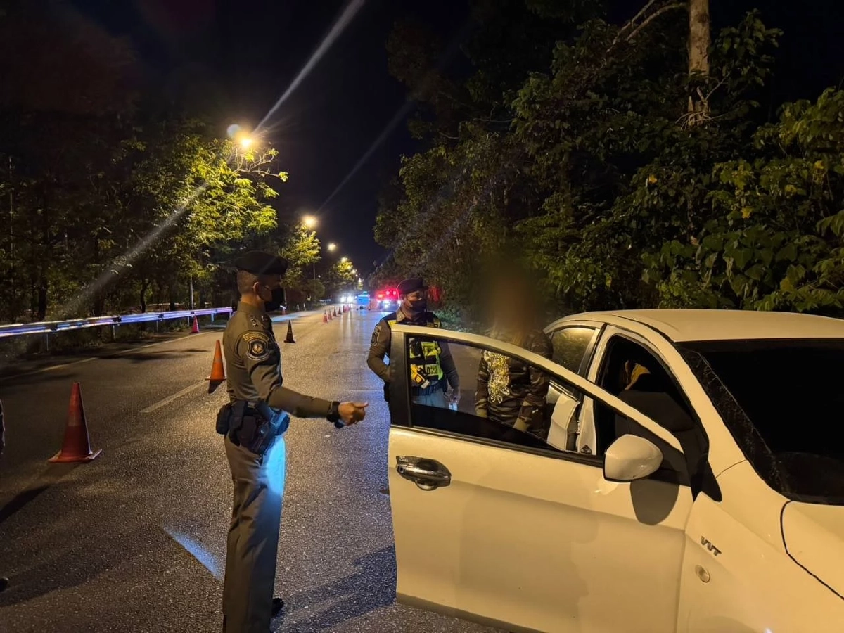 โป๊ะคาด่าน! ตำรวจทางหลวงตรัง–พัทลุง จับรถเก๋งป้ายทะเบียนปลอม