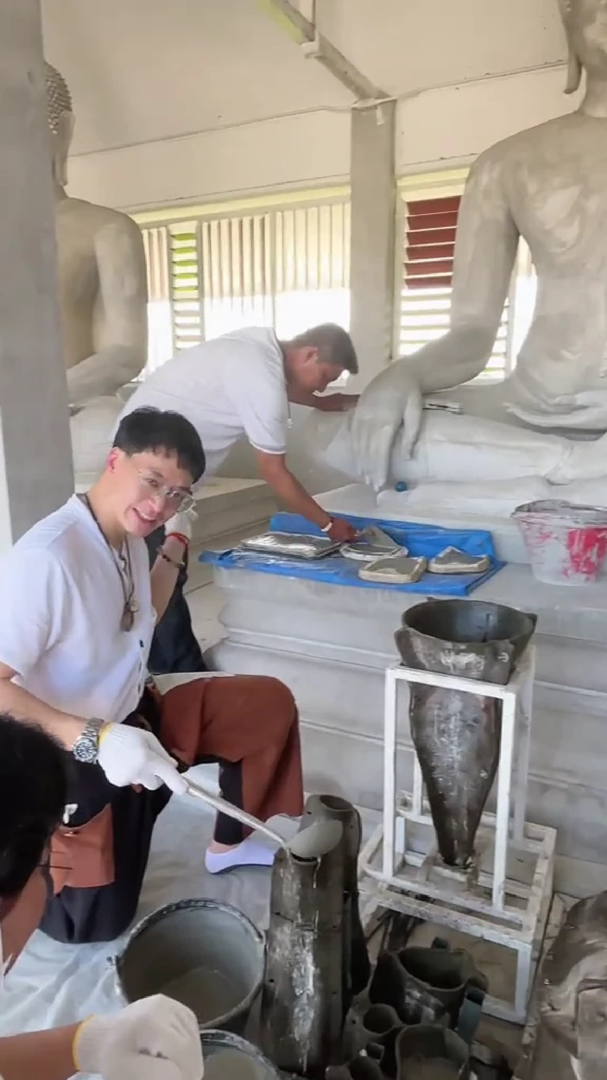  แฟนๆ บ่นคิดถึงคอนเสิร์ต “บี้ สุกฤษฎิ์” ล่าสุดถูกพบช่วยงานวัด