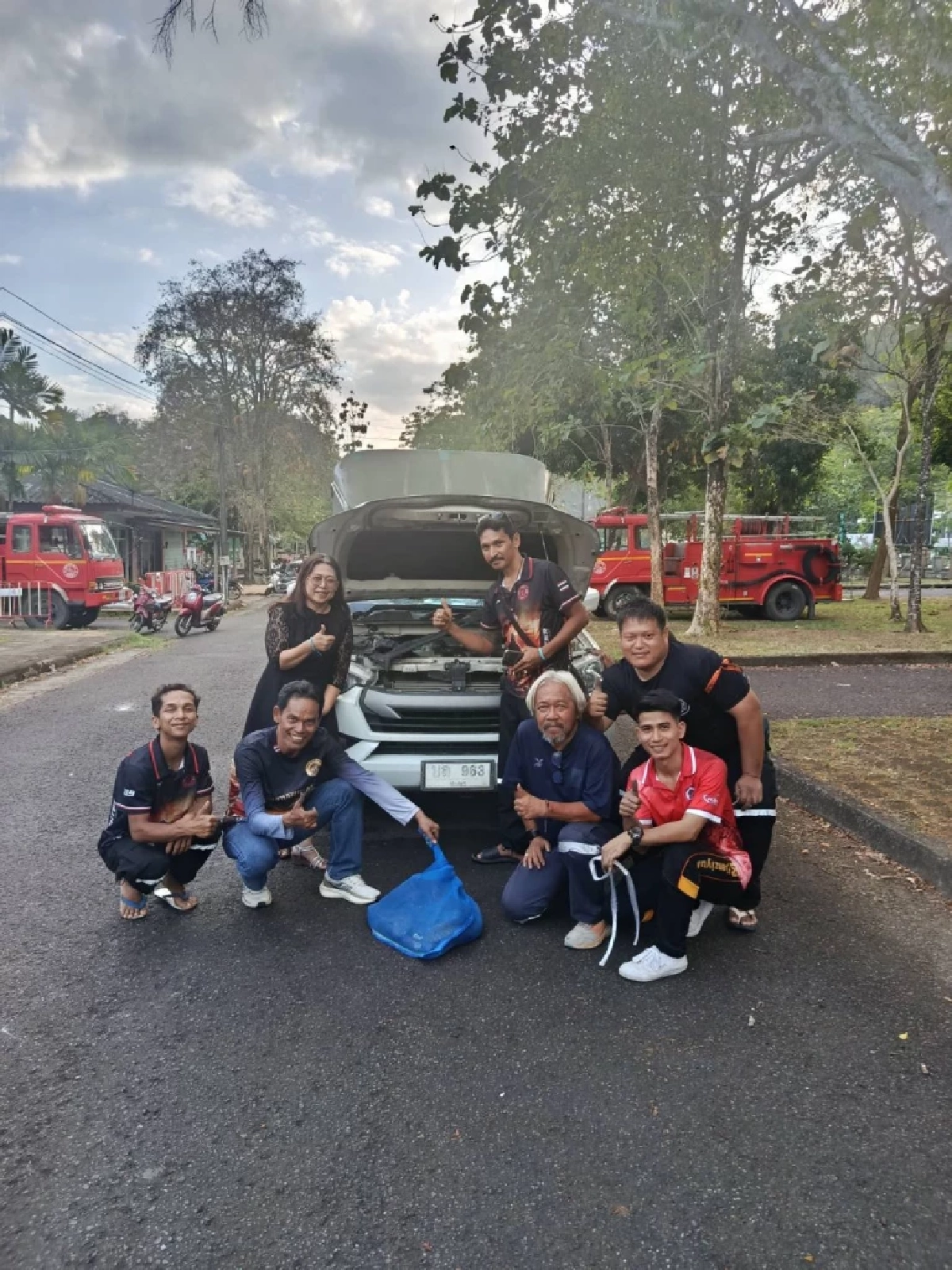 เลขทะเบียน งูจงอาง แผ่แม่เบี้ยหราหน้ารถ 4 ชม. กว่าจะจับได้