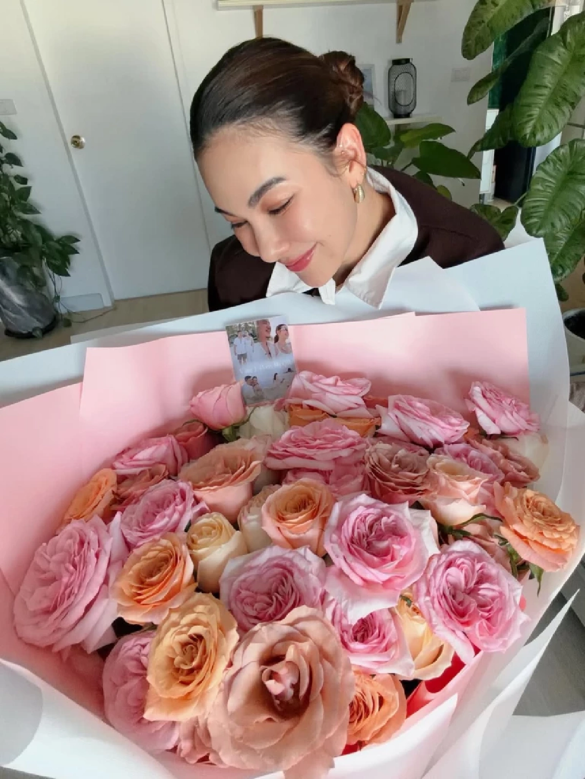 ครบรอบ 1 ปีปุ๊บหวานต่อ ส่งดอกไม้พร้อมการ์ดรักสุดละมุน