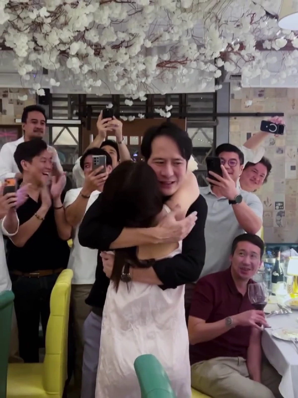 สละโสดอีกครั้ง โบ TK ถูกเซอร์ไพรส์ขอแต่งงาน รักแท้ที่รอมา 30 ปี