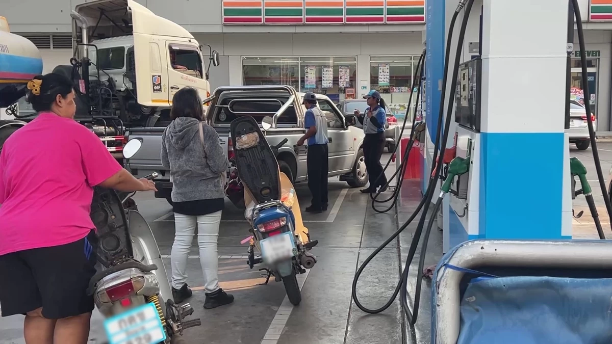 ชัยนาทแห่เติมน้ำมันล้นปั๊ม หวั่นราคาพุ่งหลังจบตรึงราคา 16 มี.ค.