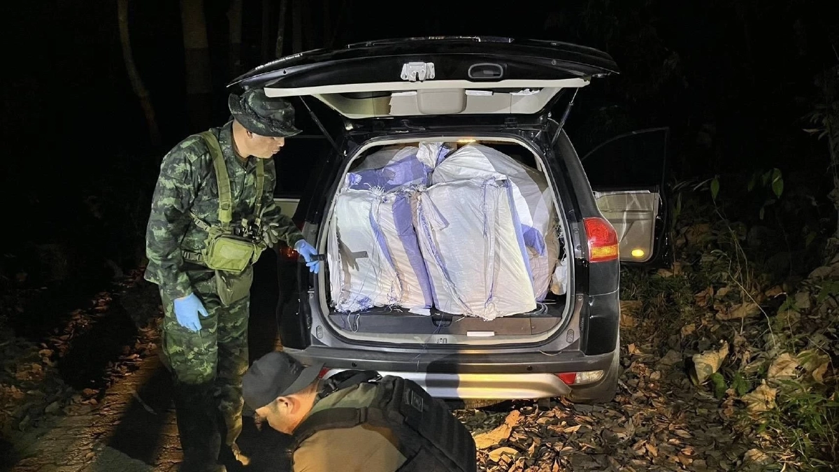 ทัพเจ้าตากสกัดจับไอซ์ 600 กิโลกรัม ไล่ล่ารถต้องสงสัยก่อนจอดทิ้ง