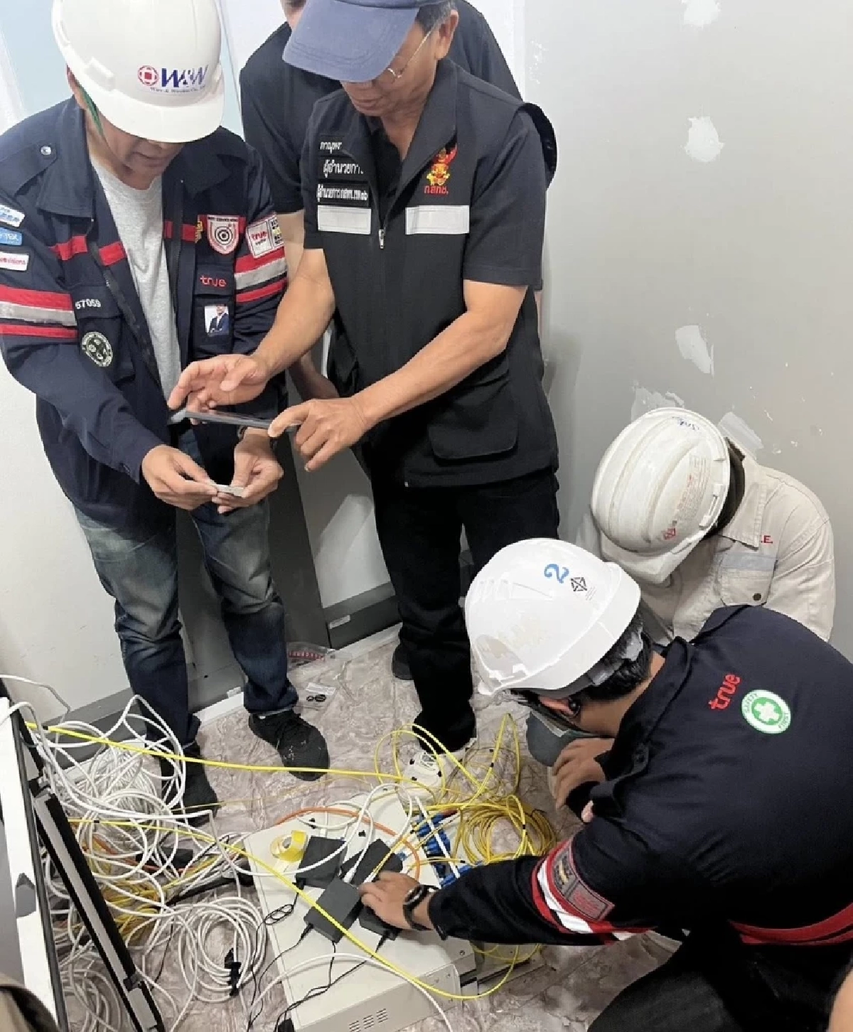 บุกทลายจุดส่งเน็ตข้ามแดน! พบดัดแปลงอุปกรณ์ส่งสัญญาณไปเมียนมา