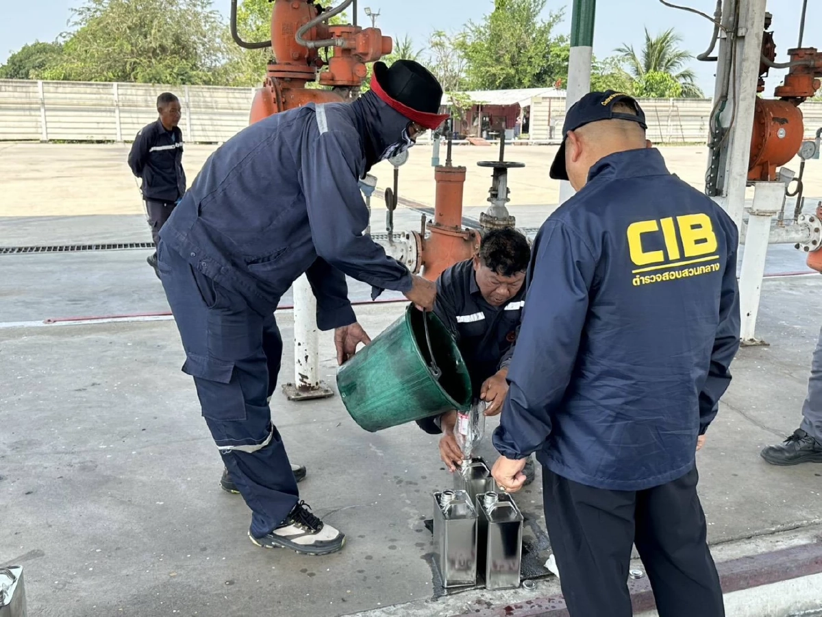 ปคบ.ตรวจสอบบริษัทน้ำมัน พบซุกสต็อกกว่า3 แสนลิตร มูลค่า 12 ล้านบาท