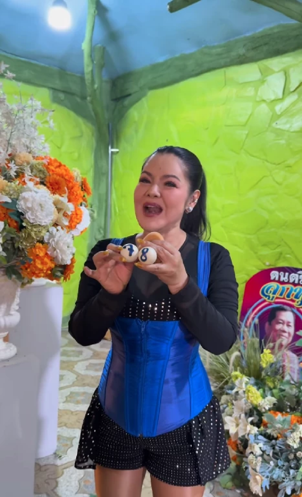 "ฮาย อาภาพร" ล้วงไหหยิบลูกปิงปอง งานรำลึกพ่อไวพจน์ ได้เลขมงคล