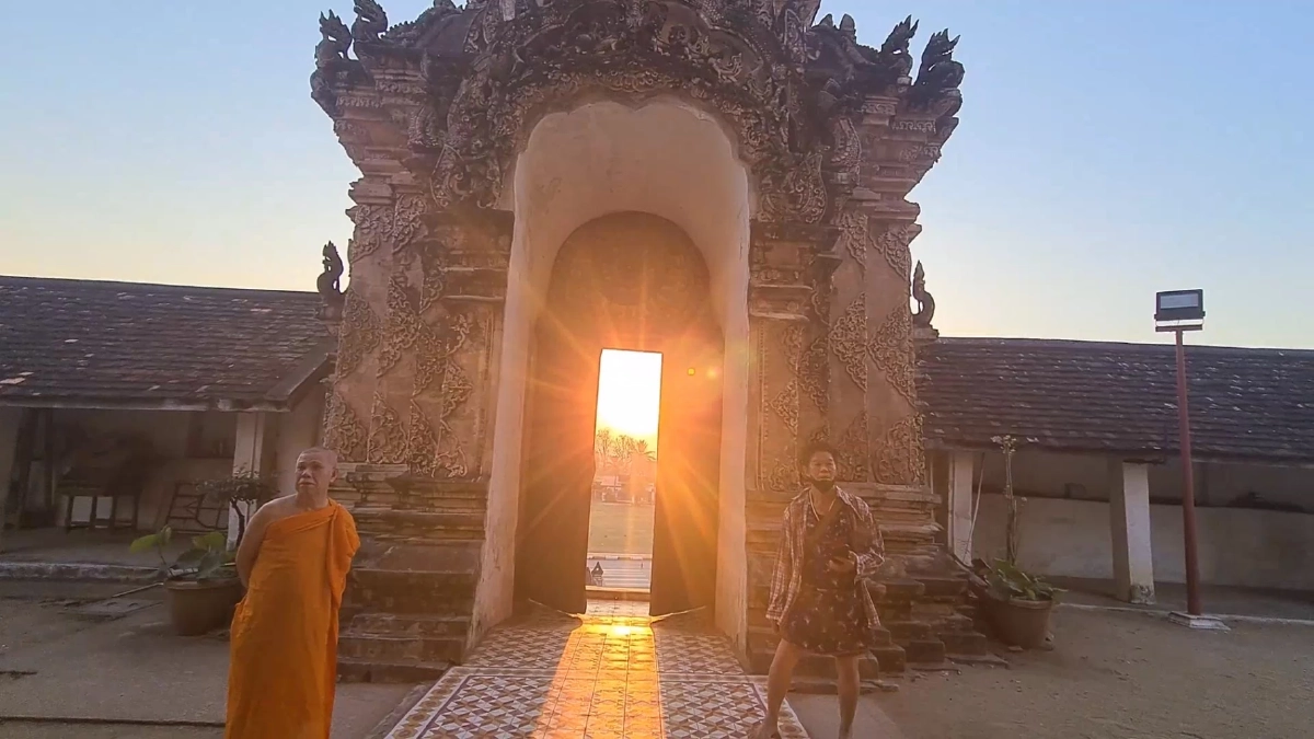 1 ปีมี 2 วัน! วันวสันตวิษุวัต แสงอาทิตย์ส่องผ่านประตูโขงลำปาง