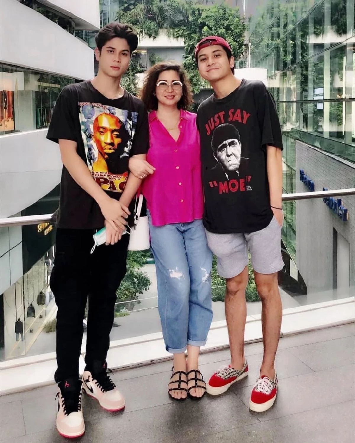 ภาพล่าสุดลูกชาย อดีตนางเอกดัง โตเป็นหนุ่มเต็มตัว หล่อสะดุดตา