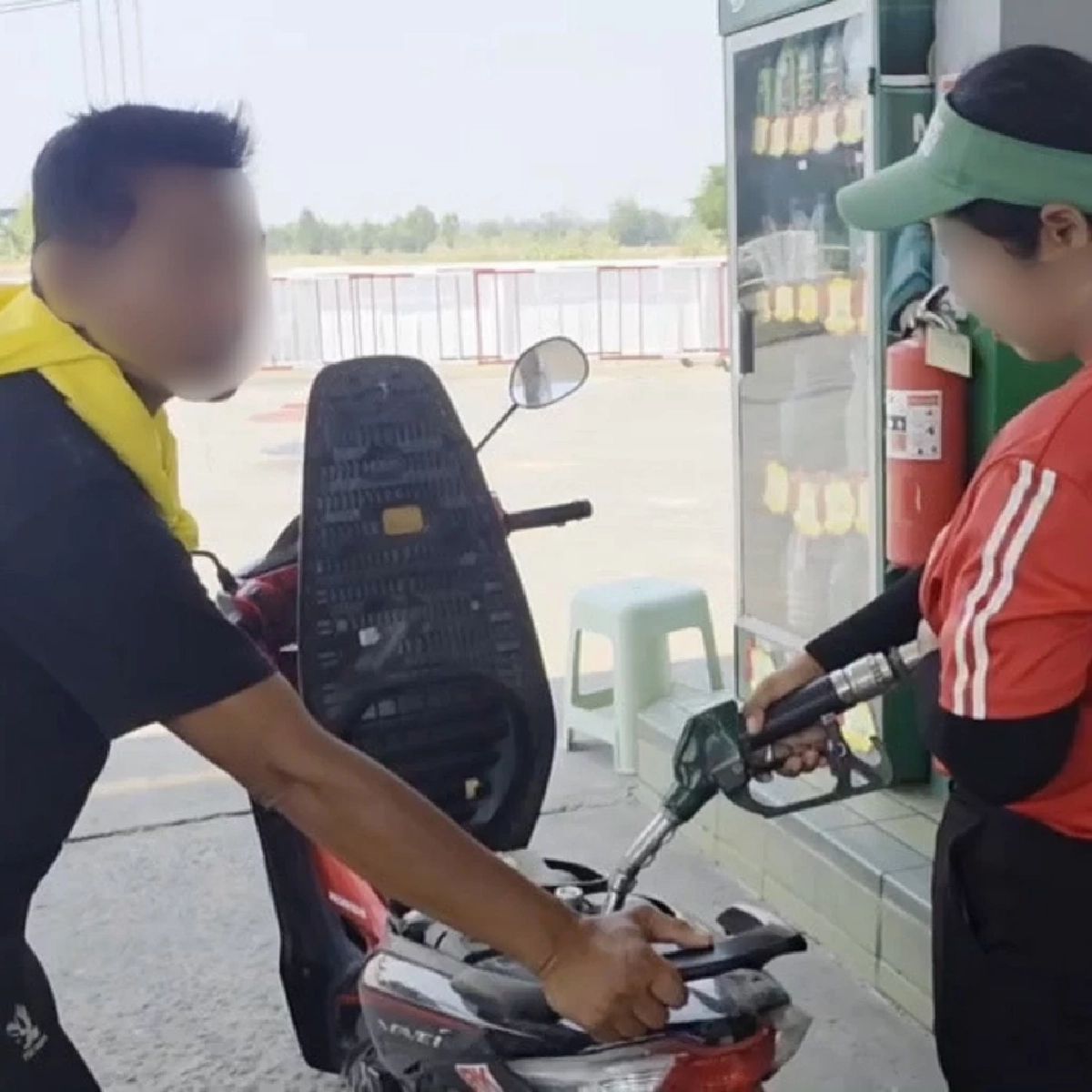 ชาวบ้านสุรินทร์ระทม น้ำมันหมดปั๊ม ของแพงพุ่ง ชาวบ้านวอนรัฐช่วยด่วน