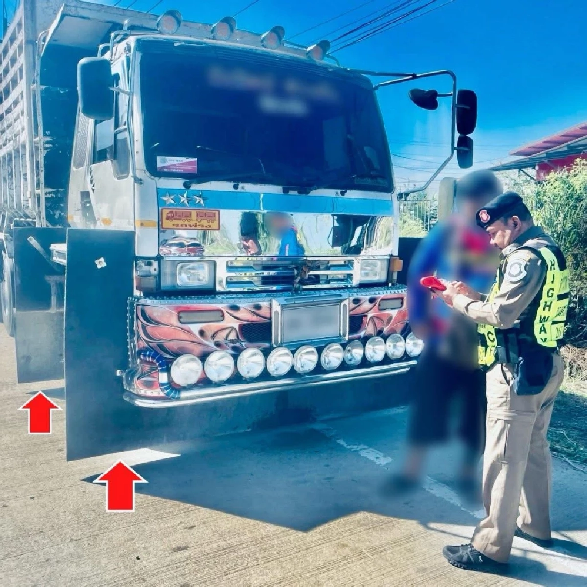 บังโคลนซิ่งพ่นพิษ ตำรวจทางหลวงลุยจับจริง เสี่ยงอุบัติเหตุเฉี่ยวชน