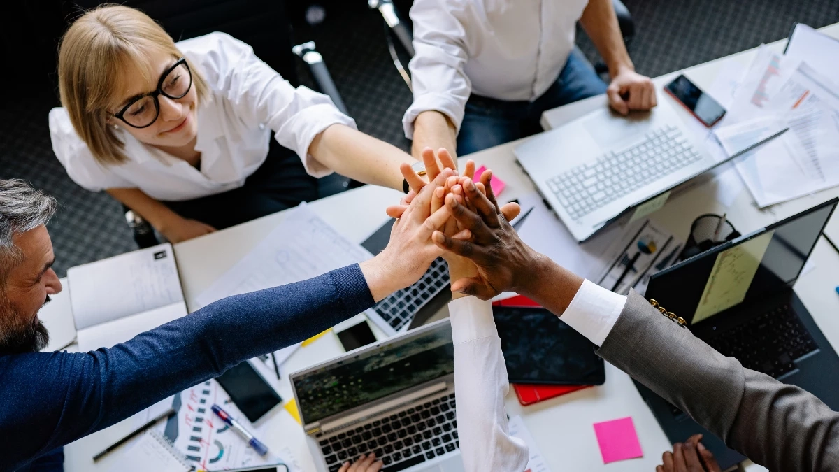 ดราม่าที่ทำงาน พนักงานสาวโดนเตือน เพราะไม่กินข้าวกลางวันกับทีม