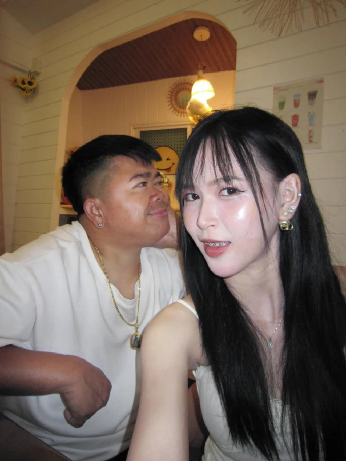 คนโสดตายเรียบ “โก๊ะตี๋” เสิร์ฟโมเมนต์หอมแก้มสุดฟิน หลังรีเทิร์น