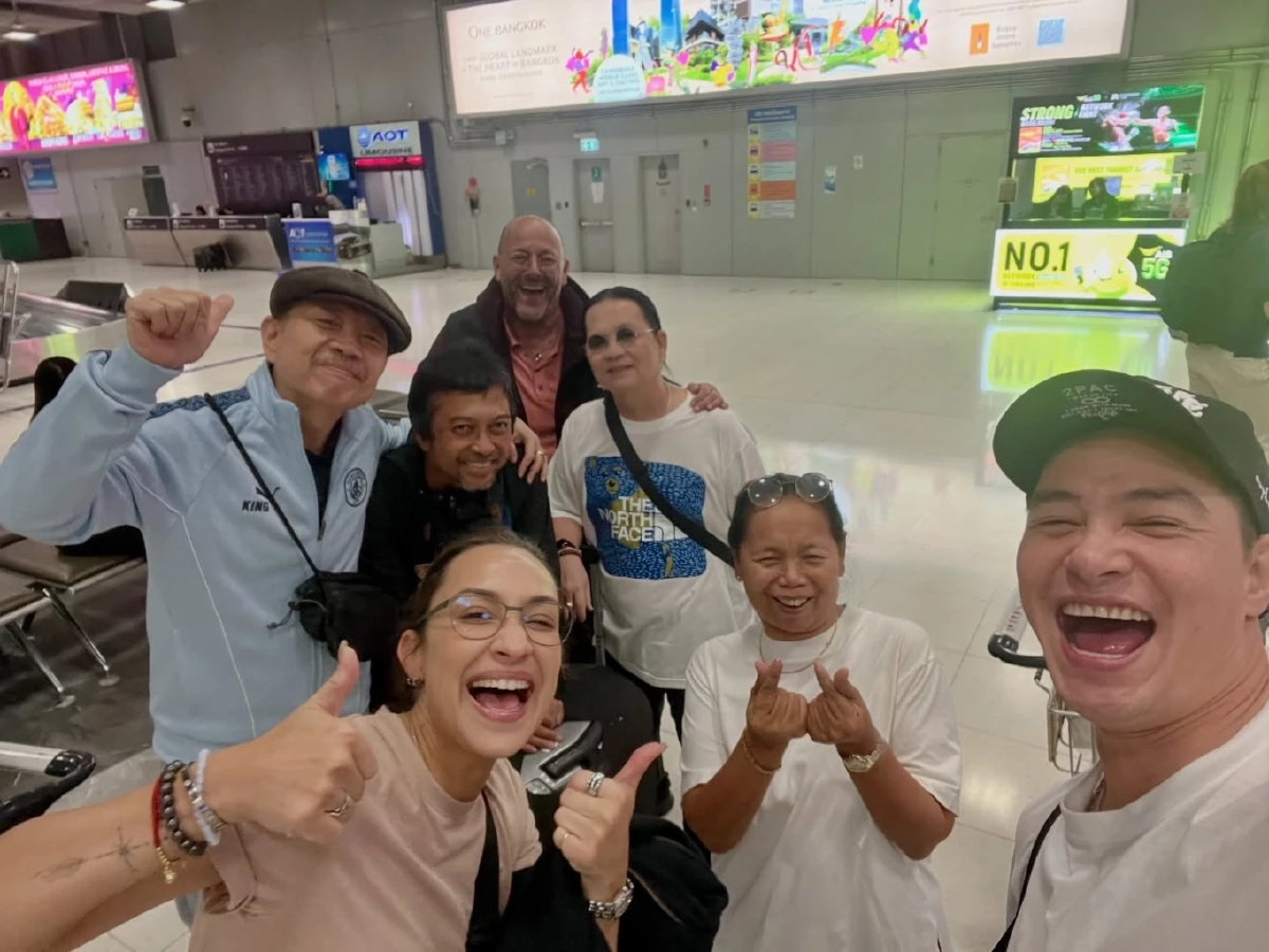 เหมือนอยู่ในหนัง "ปีเตอร์-แคทรียา" เจอเหตุไม่คาดคิดในสนามบิน