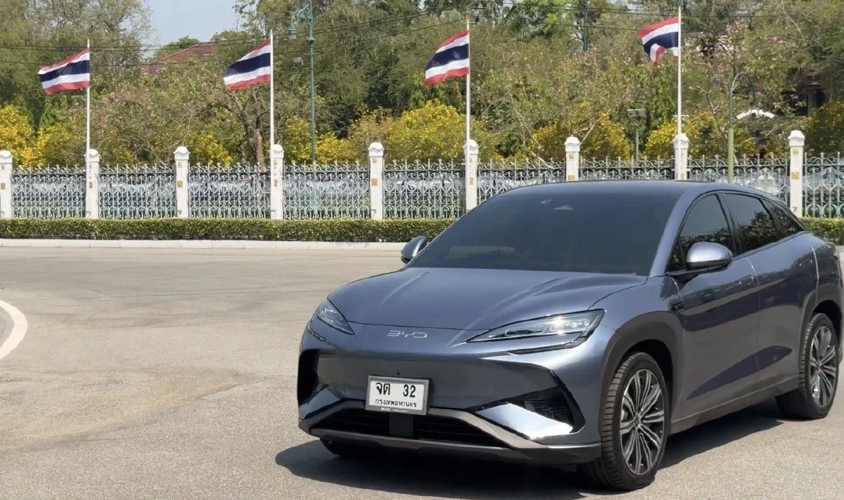 ส่องเลขสวย รถไฟฟ้า "อนุทิน" เปลี่ยนป้ายขาว ทะเบียนใหม่บังเอิญมาก