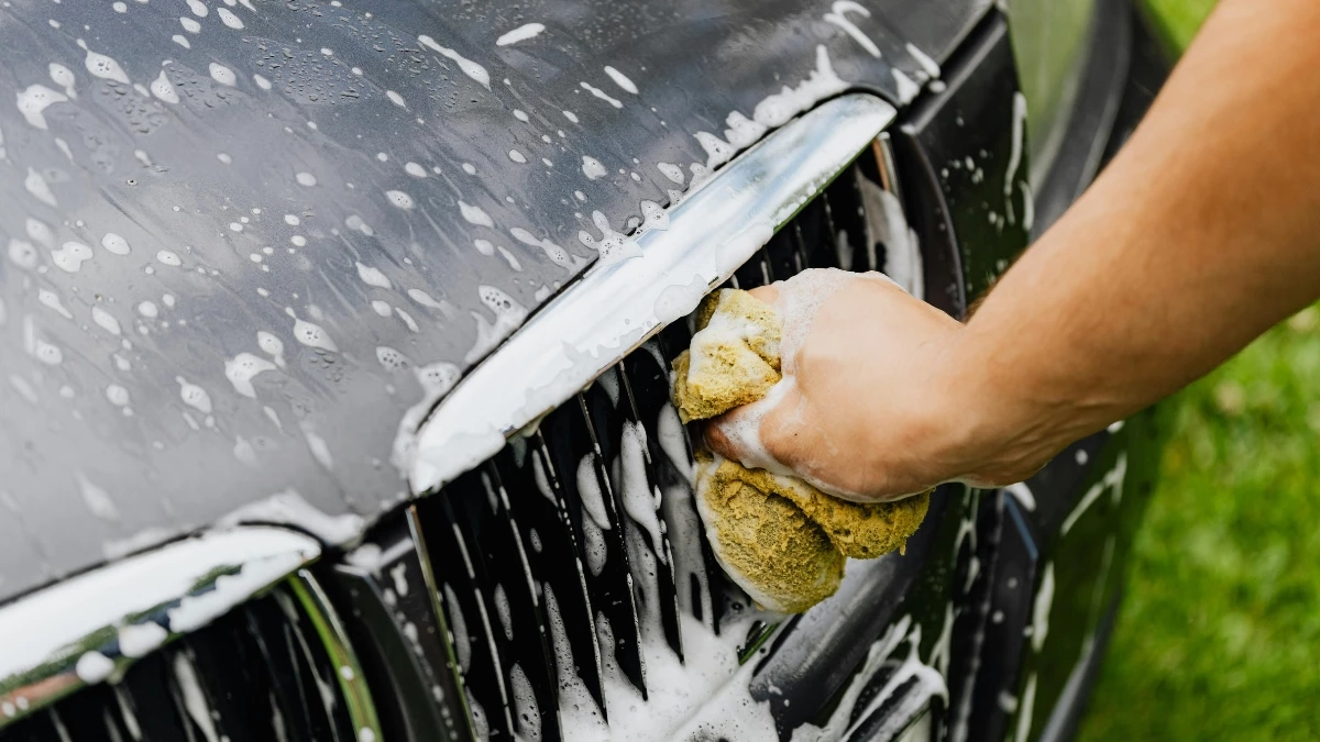 ผู้เชี่ยวชาญเตือน น้ำยาล้างรถหมด ใช้แชมพูแทนได้หรือไม่? 