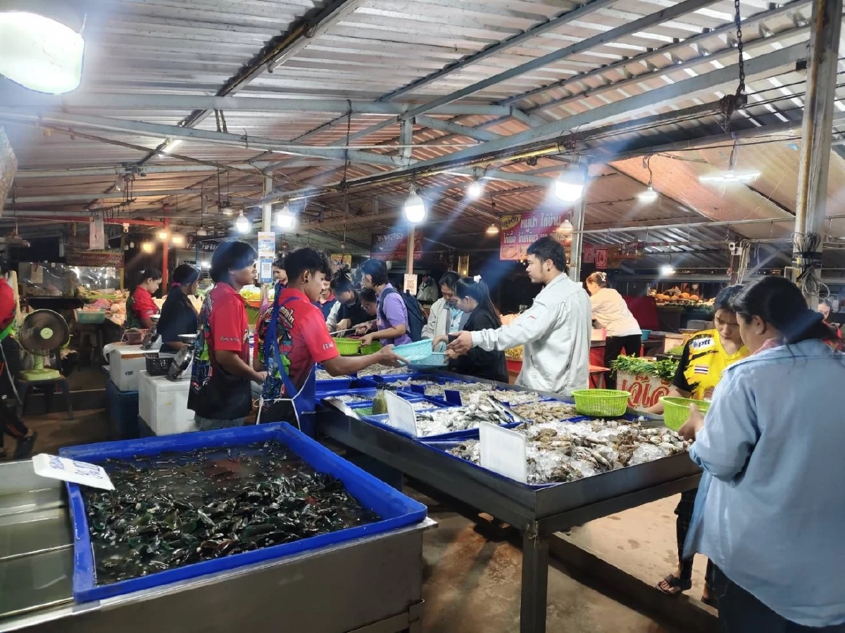 ช่วยชาวบ้าน! เจ๊เล็กทะเลสดเปิดขายราคาถูกสวนค่าน้ำมัน