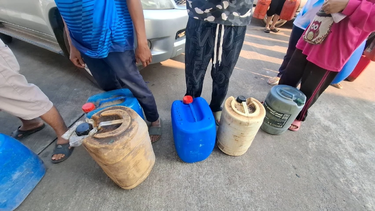 น้ำตาตก! พ่อค้าสตอเบอรี่ถูกเทออเดอร์ 8 หมื่น เพราะน้ำมันหมดคาปั๊ม