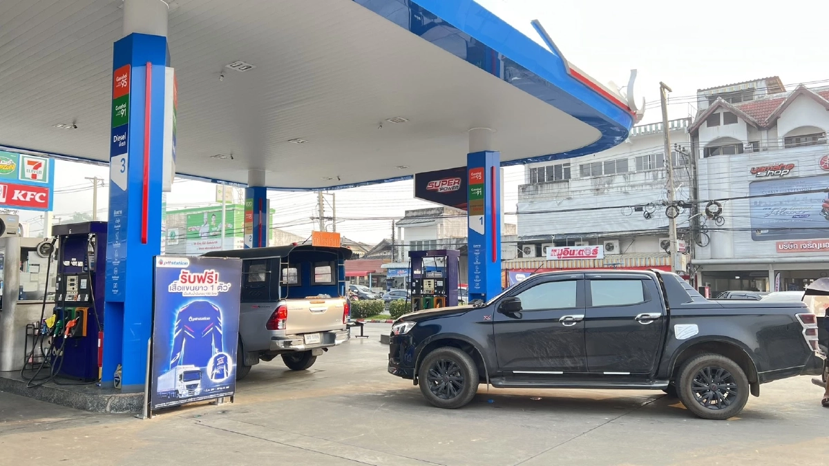 ชาวแม่ฮ่องสอนแห่เติมน้ำมันเกลี้ยงปั๊ม หวั่นราคาพุ่งจากสงคราม