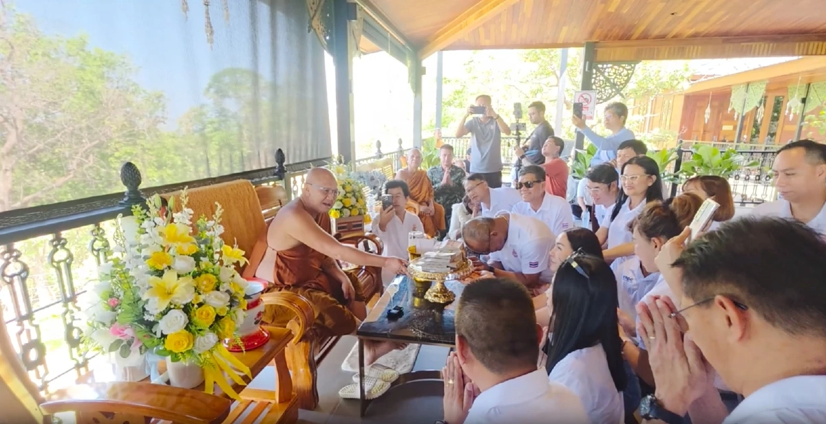 หลวงตาสินทรัพย์มอบเงิน 2.5 ล้านหนุนทหารทำถนนชายแดนเฟส 2