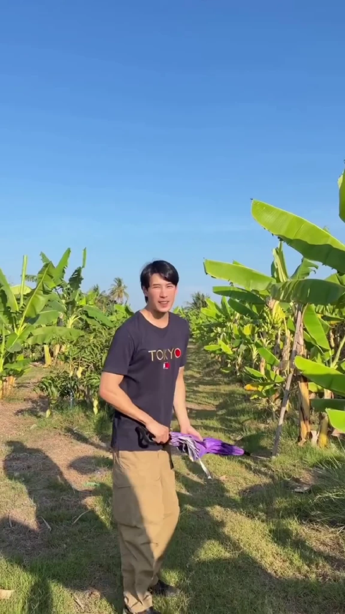  จากพระเอกสู่เกษตรกร เคน ภูภูมิ พาชมสวนมะม่วง–กล้วย ปลอดสาร 100%