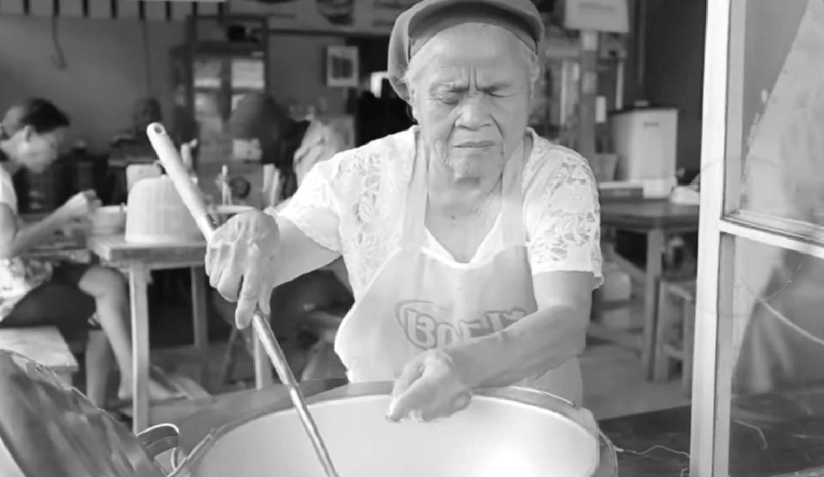 สิ้น "ป้าสมนึก ก๋วยเตี๋ยวตาบอด"คนดัง รู้สาเหตุยิ่งใจหาย