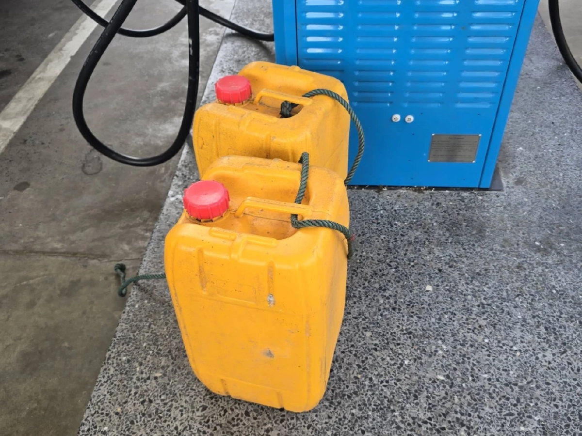 ชาวบ้านแห่กักตุนน้ำมัน ผวาสงครามซ้ำรอยชายแดนปะทะ