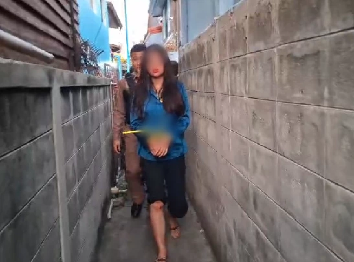 สลดใจ เมียสาวเมาปีนรั้วพังประตูบ้าน ก่อเหตุสลดทำผัวดับ