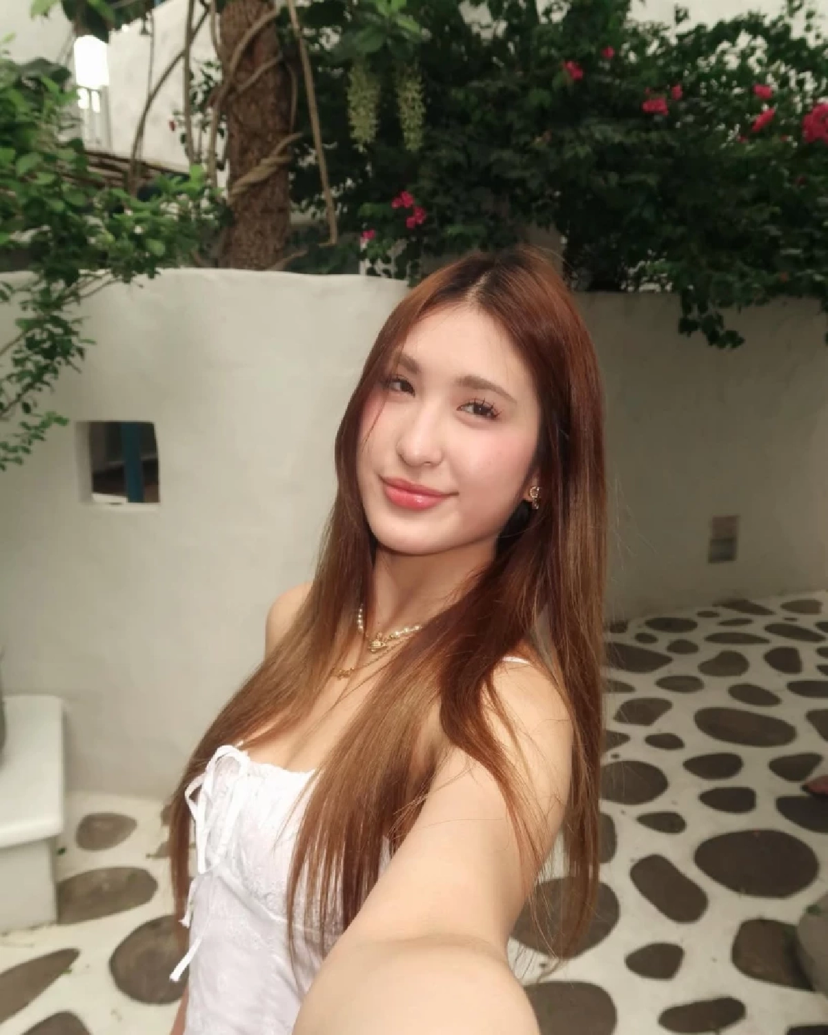 ลุคใหม่ทำจำแทบไม่ได้! พ่อพีทปล่อยภาพลูกสาว โซเชียลแทบแตก