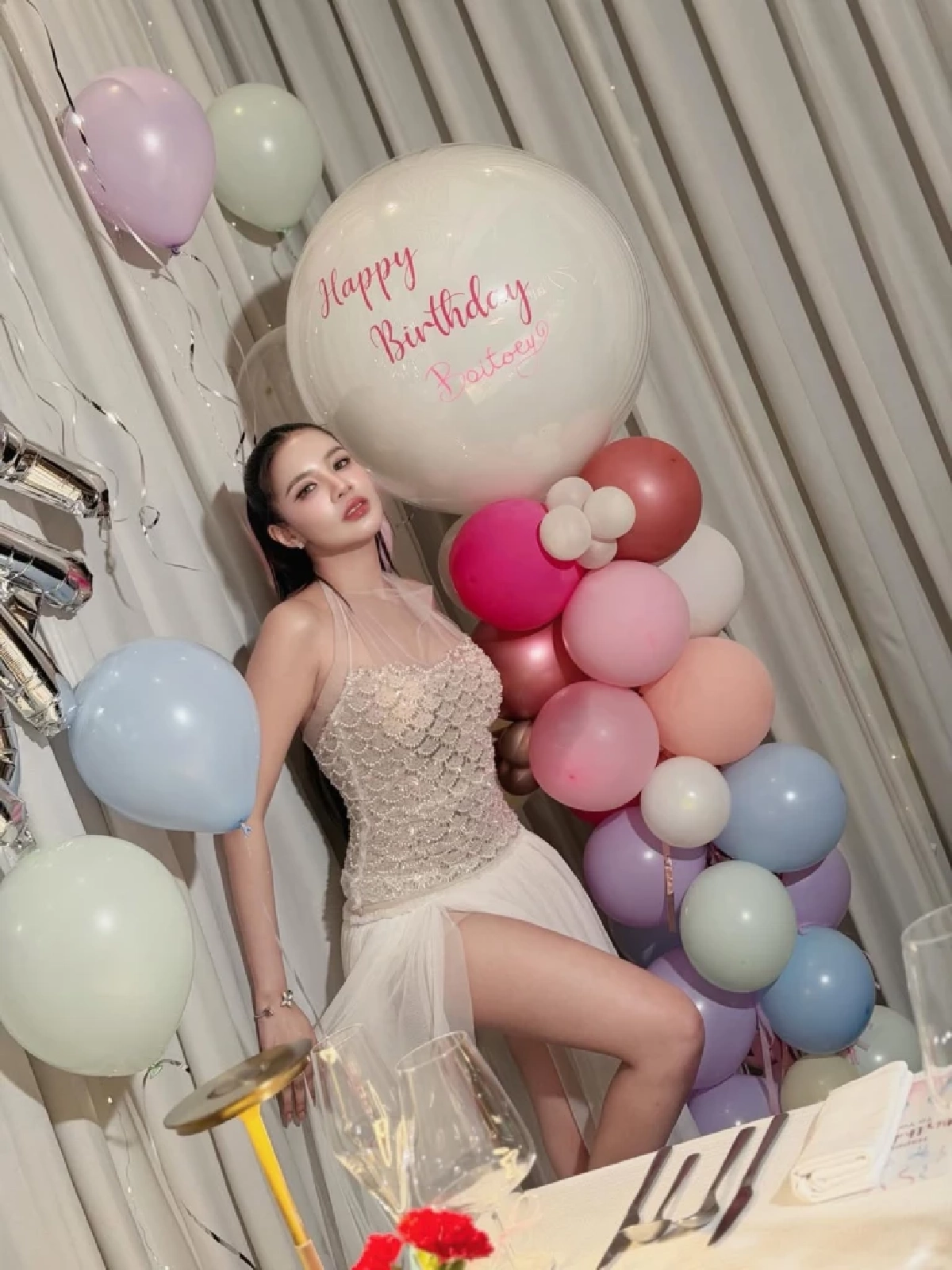 โสดแล้วแซ่บ “ใบเตย” เป่าเค้กวันเกิด 38 พร้อมรถใหม่ป้ายแดง 