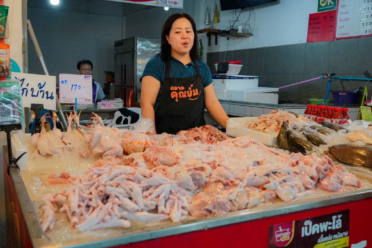 "พาณิชย์" ลงพื้นที่ "ตลาดคุณยิ้ม"อุดมสุข คุมเข้มราคาและปริมาณสินค้า