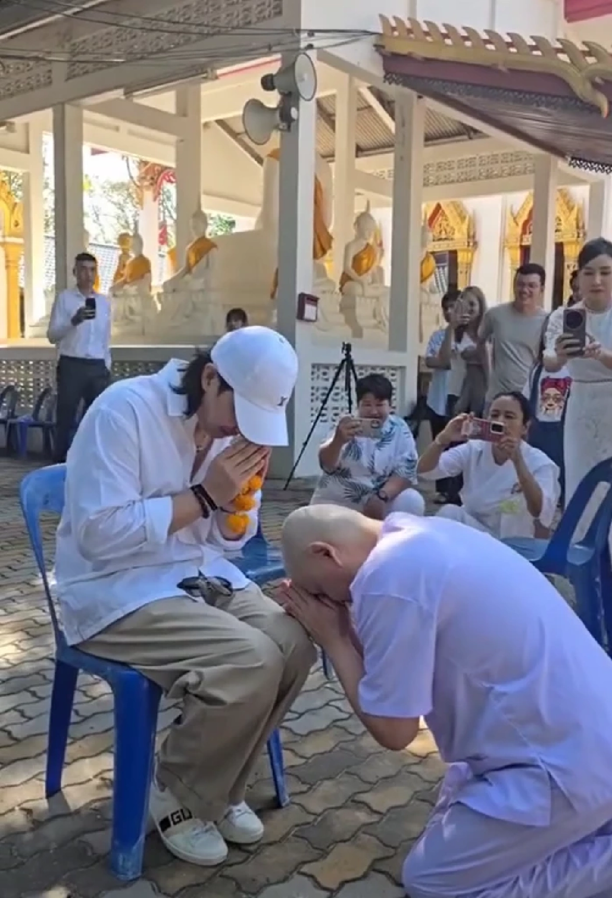 ภาพล่าสุด ทนายแก้ว เข้าพิธีอุปสมบท หนุ่ม กรรชัย ร่วมอนุโมทนาบุญ